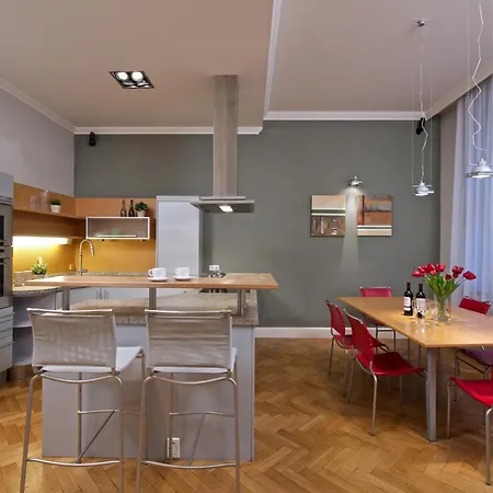 Holec Apartament *